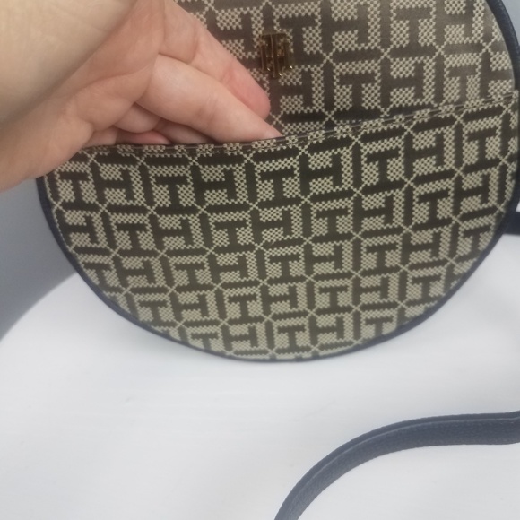 NWT Tommy Hilfiger Round Crossbody Purse - Picture 2 of 8